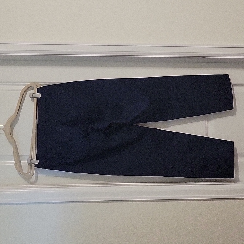 Kate cuffed straight-leg pant in lightweight chino in navy - Picture 4 of 4